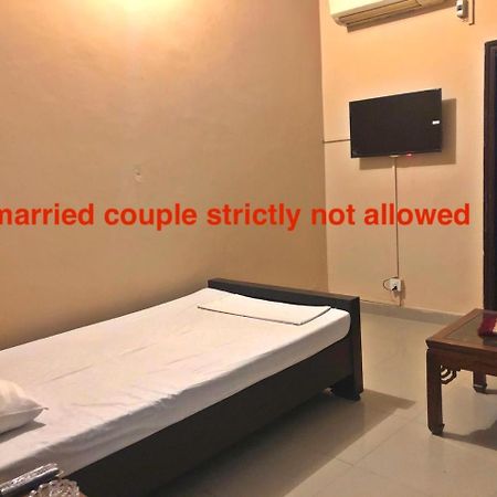 Babar House Hotell Faisalabad Eksteriør bilde