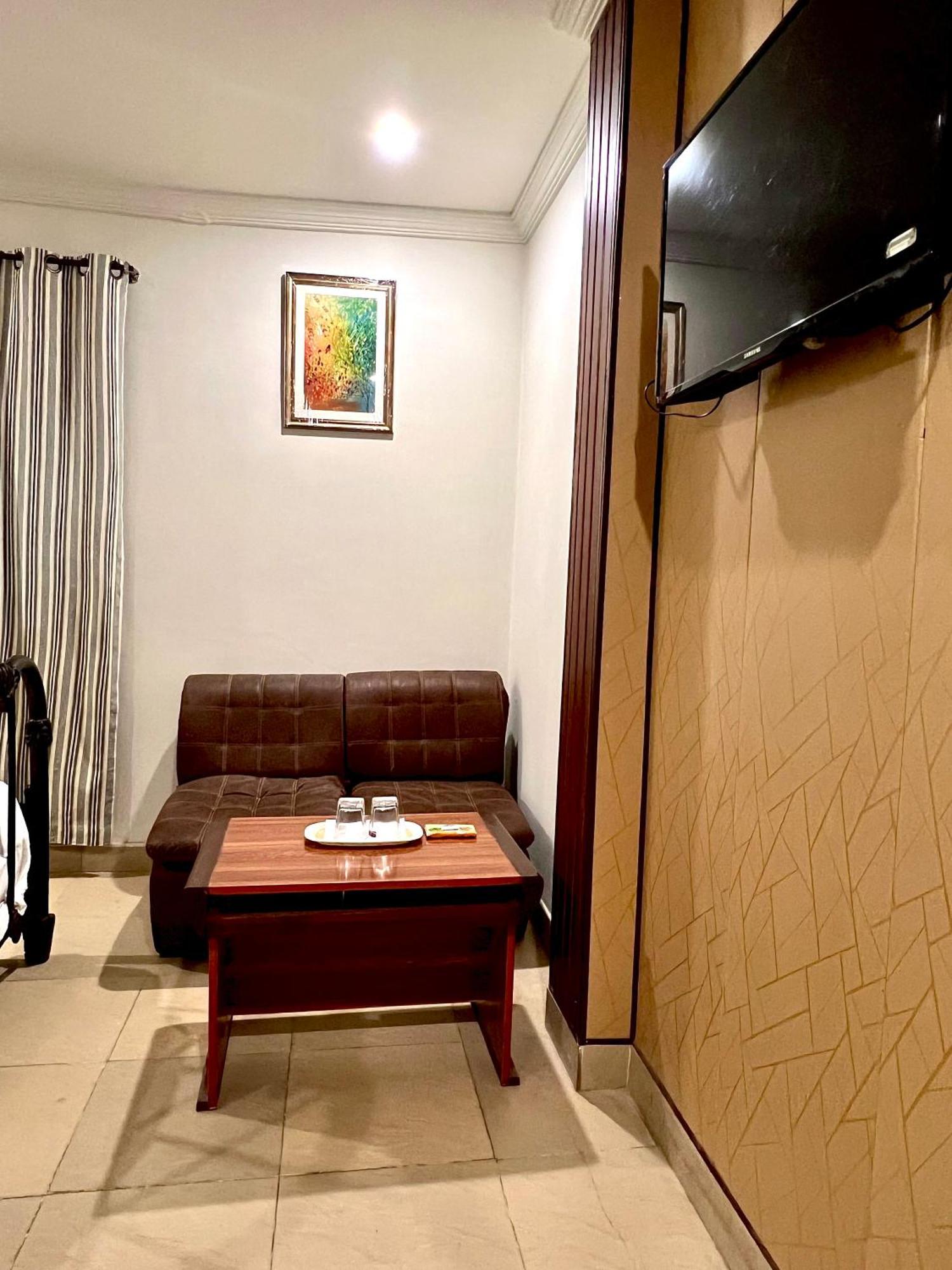 Babar House Hotell Faisalabad Eksteriør bilde