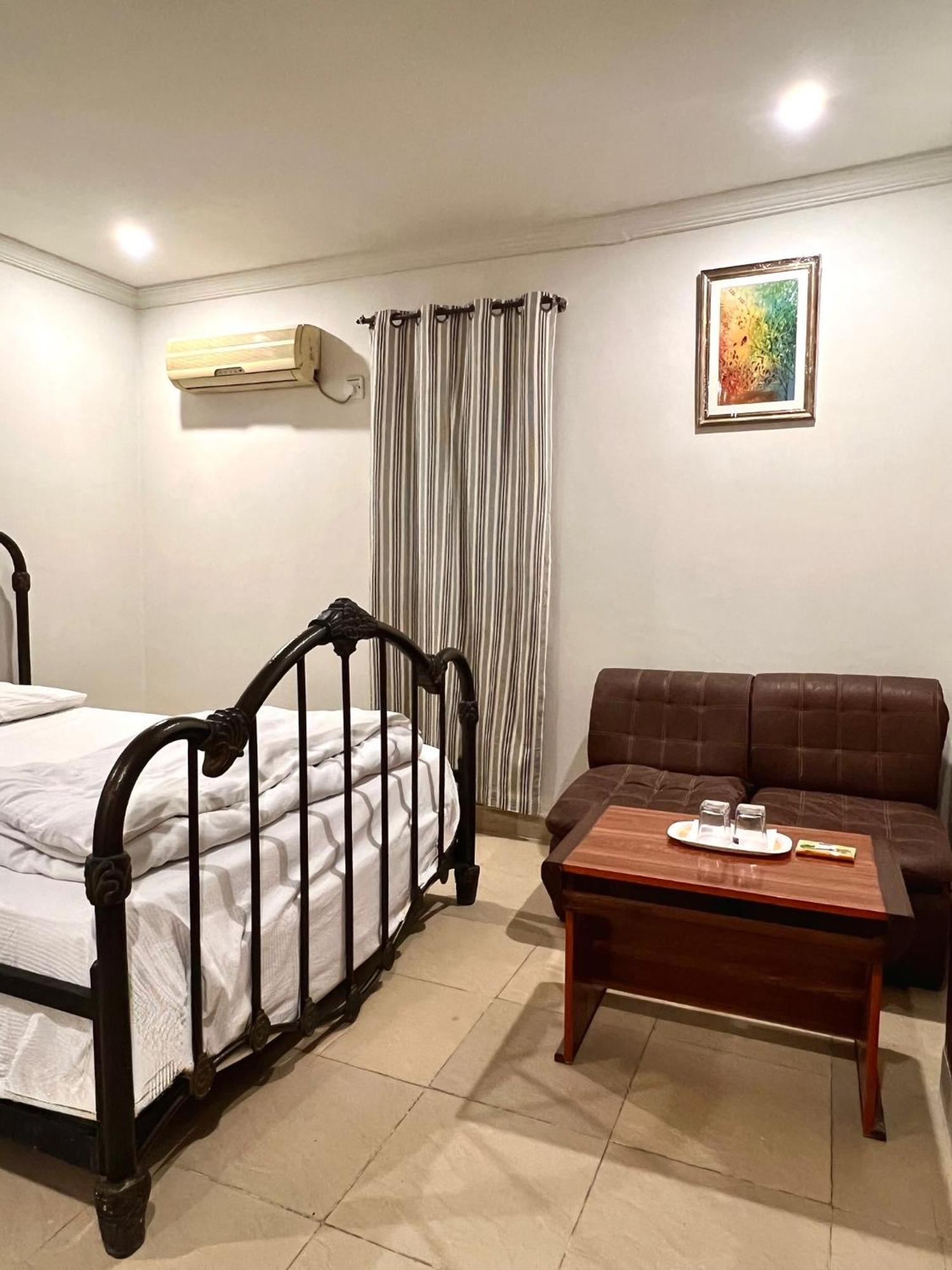 Babar House Hotell Faisalabad Eksteriør bilde