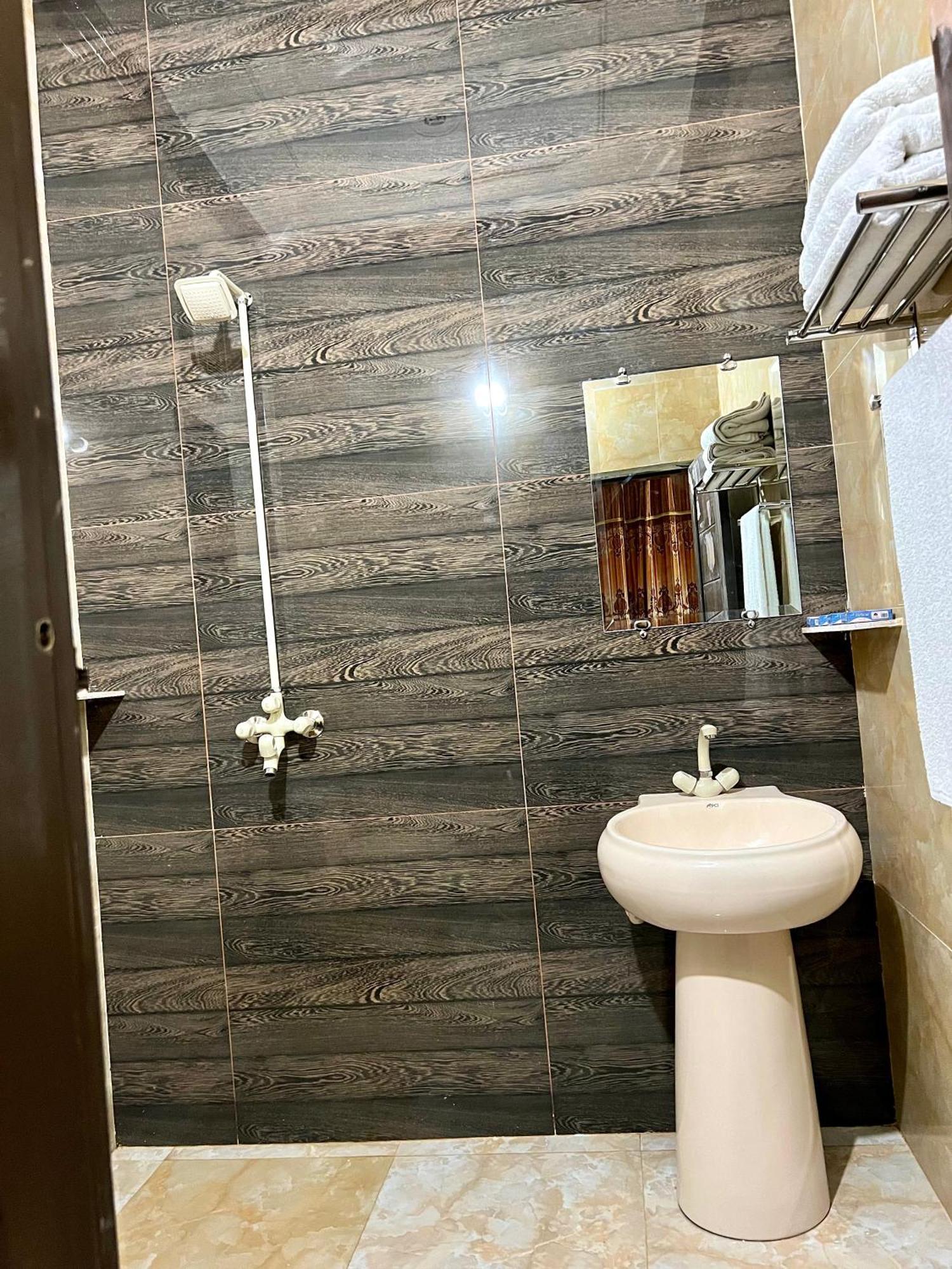Babar House Hotell Faisalabad Eksteriør bilde